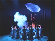Bóng đá anh, ngoại hạng anh, lịch thi đấu euro 2012,  Công diễn "Đêm của bóng tối": Mạnh tay với... cảnh nóng!